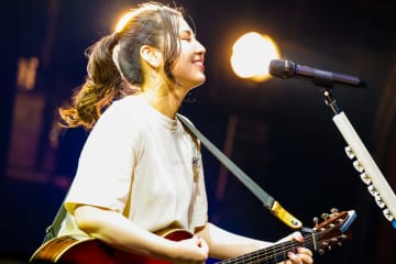 ＜ライブレポート＞阿部真央、全国ホールツアー【-On My Way Home-】ファイナル公演で伝えた感謝と未来への眼差し