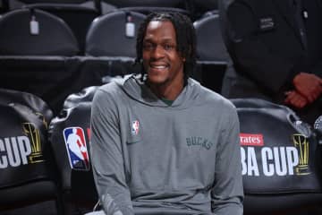 「逃げる選手を追いかけ回すんだ」バックスでコーチを務めるロンドの“熱血ぶり”をリバースHCが明かす＜DUNKSHOOT＞