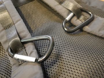 どんなに荷物が多くてもOK！究極に軽い「多機能はっ水リュック」がラクすぎた（正直レビュー）