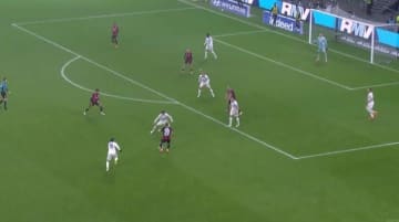 「すげーバトル」堂安律の仕掛けvs佐野海舟のボール奪取！「どっちもバチバチ」日本代表同士の攻防にファン興奮