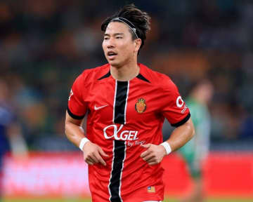 「年々カッコ良さがましてます」浅野拓磨が“レベル31”を報告。最新ショットに「髪色最高です」の声。前田大然も反応「What hair！」