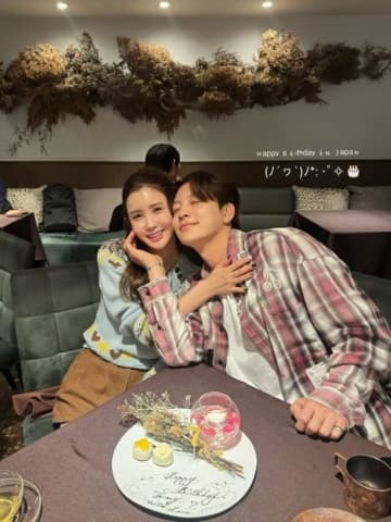 イ・ダヘ、夫SE7ENと日本で甘い時間…ホテルで超豪華な誕生日パーティ