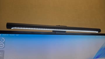 [本日の一品]手元「だけ」を照らしてくれる、シャオミのモニター掛け式ライト