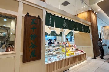 大阪に赤福が急増中…「阪神梅田」に出店の狙いは？ スタンディング席が新登場