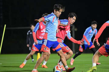 「絵になる天才２人」久保建英と佐藤龍之介がウォーミングアップで見せた”胸熱シーン”【日本代表／コラム】