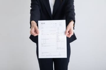 失礼すぎる面接官、「いるんだよね～、オタクみたいな人」と馬鹿にしまくり、履歴書を「ポイッ」と返してきて……