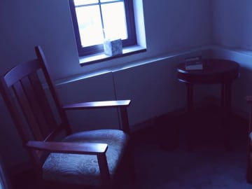 「白人はIQが低い」。完全に“戻った”公認心理師。予約をキャンセルした私に、「そのくらいでも怖くなるの」【③】