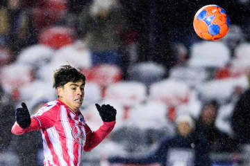 「もう違う競技だろ」　吹雪で激闘、過酷すぎる海外サッカーに衝撃「この環境でもやる…」