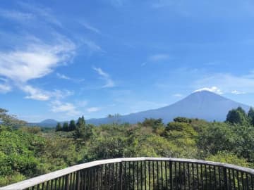 「富士山」眺めて過ごす「贅沢キャンプ時間」に！　距離が近くて絶景の西麓「朝霧エリア」キャンプ場3選！