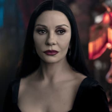 キャサリン・ゼタ＝ジョーンズ、ダニー・デヴィートの『ウェンズデー』出演にラブコール