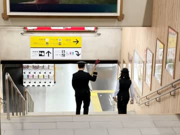 東京の駅で「たぶん断られるだろうな」と思いつつ駅員さんに相談、その結果に「爆泣き」―中国人女性