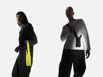 アップルが「iPhone Pocket」発表　iPhoneと日用品を持ち運べる「1枚の布」　日本製