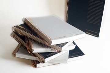 マルマン、「スパイラルノート ベーシック 150枚」の新色「ブラック」＆「ライトグレー」を11月14日発売