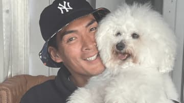 槙野智章「どっちが可愛い⁉︎笑」　愛犬・ぱんとラブラブ2ショットでかわいさ競う　「それはもぅ…ねぇ」「パンちゃんの勝ちかなー？」