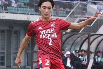 右SBが「なんでそこにいるの？」　“黄金カード”で大暴れ…監督も驚愕「エンジンが人と違う」