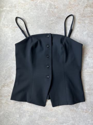 見つけたらラッキー！GUシンプル黒ビスチェがマンネリ回避の最強アイテム♡