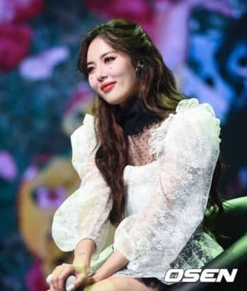 キム・ヒョナ、ステージ上で失神も…再びSNSを更新！控室でのセクシーショット公開