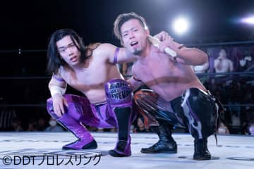 正田壮史＆藤田晃生の“ZUTTOMO”タッグが岡谷英樹＆イルシオンに快勝！「まだまだ楽しくて激しいことしていきたい。またDDTに来てね」