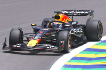 セットアップ変更で正解にたどり着いたフェルスタッペン。週末を通したRB21の仕様を比較／F1 Topic