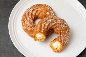 ビアードパパのクリスマスリース風「パリブレスト」“アーモンド香る”リング型シュークリーム