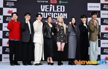 【PHOTO】MONSTA X キヒョン＆KISS OF LIFEのBELLEら、新バラエティ番組「VEILED MUSICIAN」制作発表会に出席