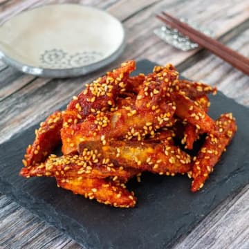 【ごぼう1本で止まらん！】「秒でなくなる♪」カリッと甘辛♡やみつきヤンニョムごぼう