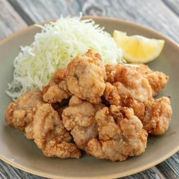 【唐揚げの下味に革命！？】「今までで一番ウマいかも」「明日もコレ作って」味付けは2つだけ！ご飯が秒で消える簡単唐揚げレシピ