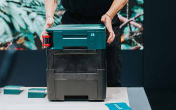 トイファクトリー、持ち運びできるポータブルトイレ「クレサナ X1」の今冬登場を予告