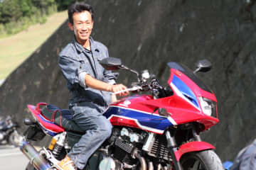 世界に1台！ CBRカラーの個性派カスタム　CB400SB【みんなのバイク】