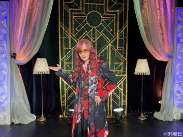 高見沢俊彦、リアルイベントに「自分の顔がいっぱいあって、恥ずかしい（笑）」。「高見沢メシ」放送100回