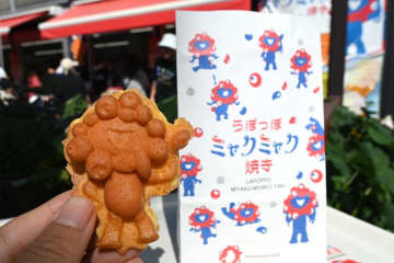 「食べるのもったいない」万博で人気「ミャクミャク焼き」難波駅前に登場