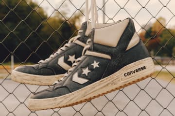 コンバース×ダイリクのスニーカー、ひび割れレザーアッパーにヴィンテージ風ソールの「ウエポン」