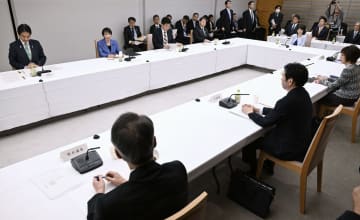 財政黒字化目標の見直し提言　政権初の諮問会議で民間議員ら