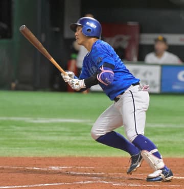 【 DeNA】桑原将志、伊藤光がFA権行使　桑原「熟考重ね決断」、球団は残留交渉継続