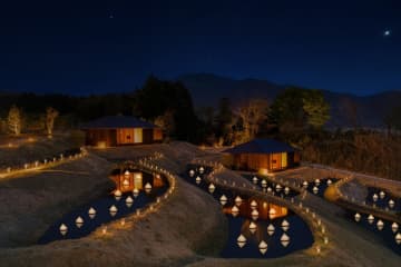 【由布院の冬絶景】界 由布院が贈る「棚田冬灯りやつがい」12/15スタート！中津和傘100本の幻想ライトアップと地酒＆「せんべいディップ」の晩酌！