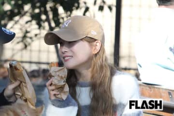 重盛さと美、『めちゃイケ』時代からの“垢抜けビジュ”に驚き続出…「1500万円で自費出版」写真集ヒット、“ノブ似彼氏”と「6年交際」で絶好調