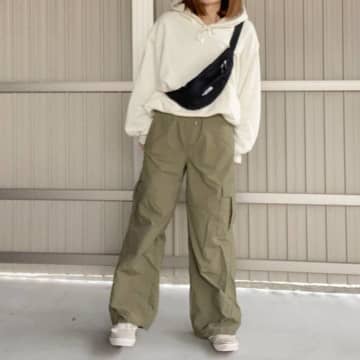 画像でわかる！ ボディバッグ・ウエストポーチのコーデ14選｜おしゃれな大人女性の画像まとめ