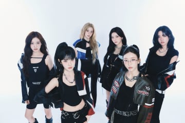 STAYC、Japan 1stフルアルバム『STAY ALIVE』ジャケット＆詳細公開　新録曲5曲を加えた全17曲収録