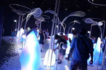 万博の展示物13点が関西3空港へ移設決定。住友館のランタンやノモの国のツリー、ベルギーパビリオンのクッションなど