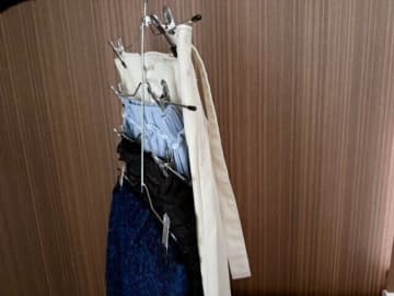 【3COINS】お悩み解決。かさばらず、すっきり収納！4連スカートハンガーが超便利