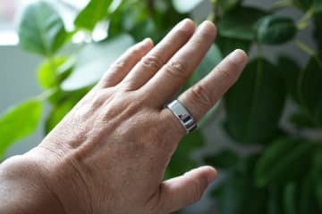 [みんなのケータイ]Oura Ring 4を3カ月使って気づいたこと、傷が気になるならセラミック版もあり？
