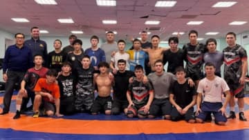 ＜レスリング＞2025年「ドミトリ・コーキン国際大会」出場の山梨学院大チームがロシア・ヤクーツクに到着