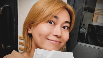 「ご自宅に飾られて」氷川きよし キラキラ光る豪華クリスマスツリー披露！ガラスのオーナメント&ツリのー素材にこだわる本格派「すっごく大きくて綺麗」