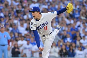 街中から突然現れた佐々木朗希に米騒然　「超LAっぽい」「これ全部大好き」巨大作に熱視線