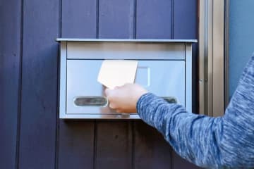 ポストに『要らないチラシ』が入るときの対策4選　効果抜群な方法とは？