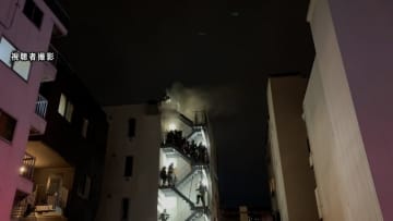 「めっちゃ燃えとる…」共同住宅で火災　“火元”から年齢・性別不明の遺体　別の部屋の60代女性も死亡　2人意識不明　大阪・西成区