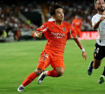 「匹敵するとは言えない」24歳日本代表、イングランド名門移籍なら控え扱いか。ガーナ代表MFのほうが上と地元メディアが見解「彼に代わって先発出場するなら…」