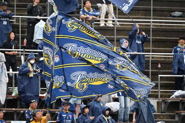 Jクラブに18歳MFが「名門からキター！」　10番でキャプテン…先輩との「国見ライン見たい」