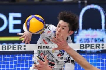 石川祐希が途中出場７得点！ ２セット連取される劣勢を跳ね返すパフォーマンスで大逆転勝利に貢献 “救世主”な働きをクラブ絶賛【セリエＡ】