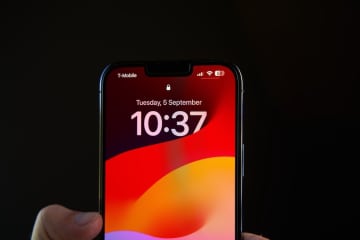 iPhoneのフロントカメラ画面下埋め込み計画、20周年モデルでの実現に向け順調